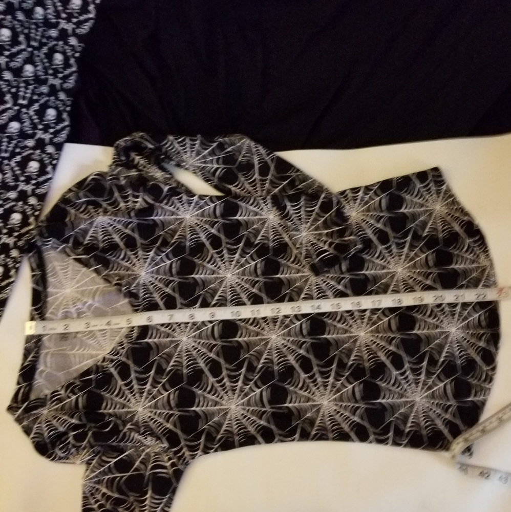 Brand New w/out tags Long sleeve, Spiderweb print - Picture 5 of 7